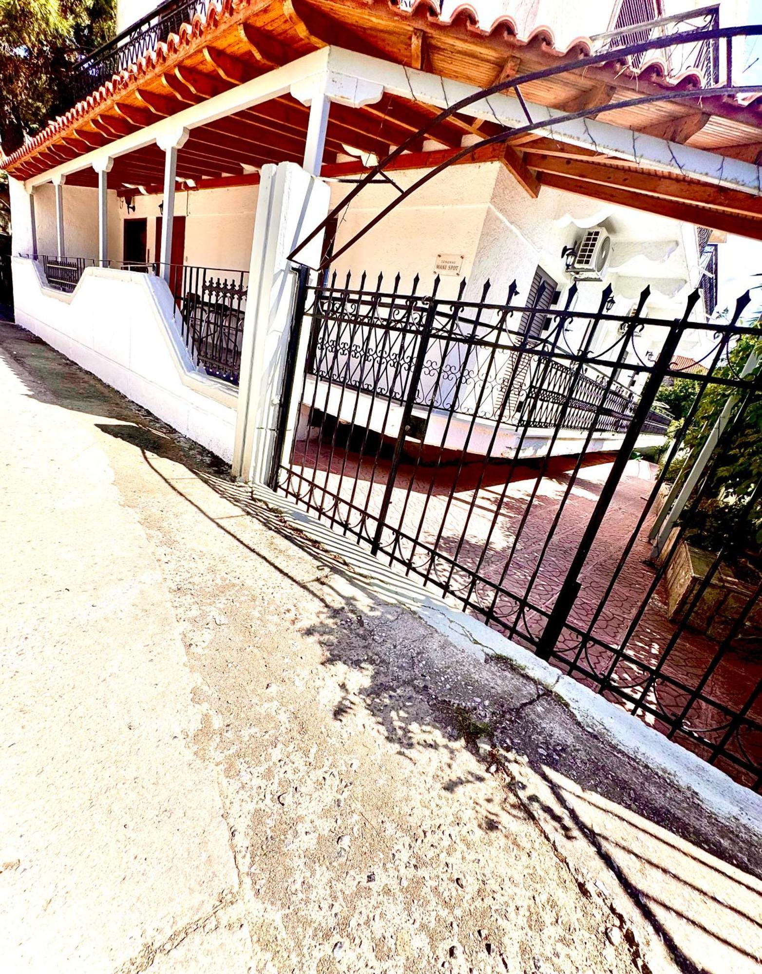 Mani Spot Hotel Areopoli Exterior photo