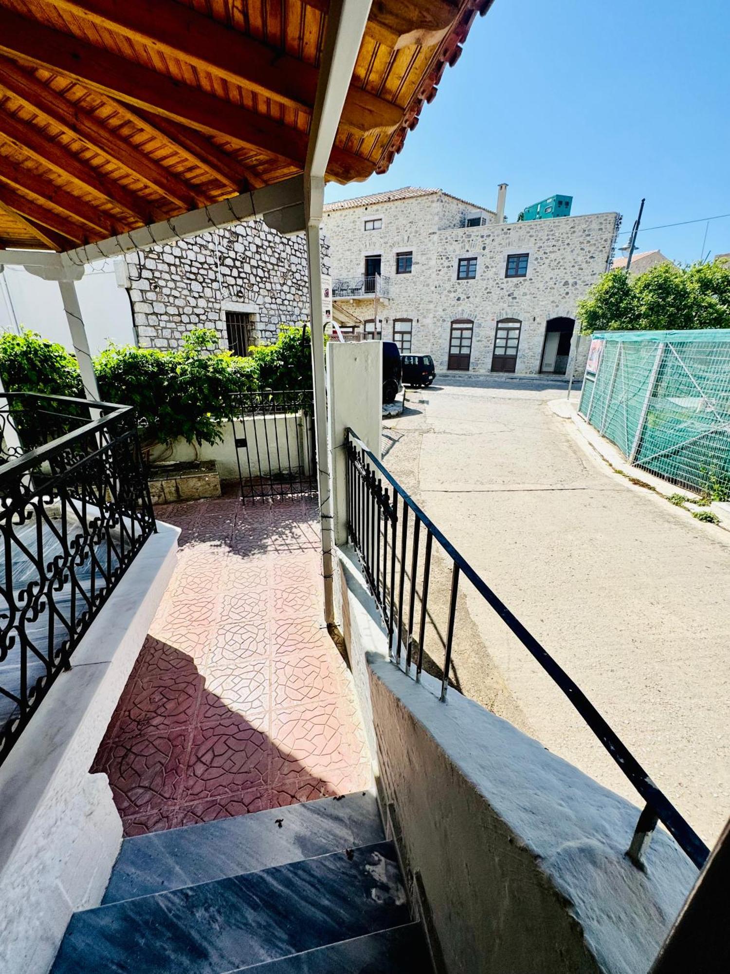 Mani Spot Hotel Areopoli Exterior photo