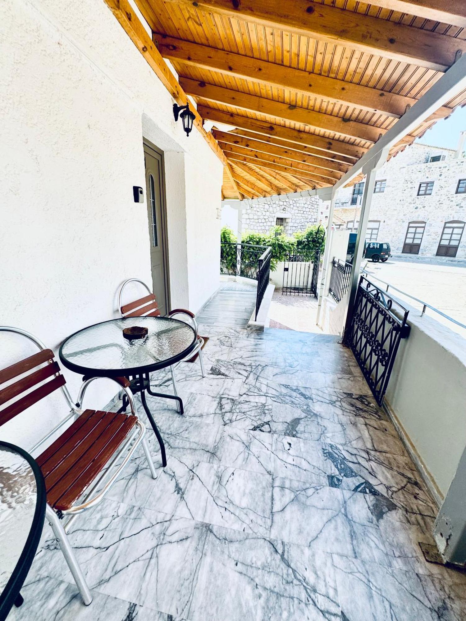 Mani Spot Hotel Areopoli Exterior photo