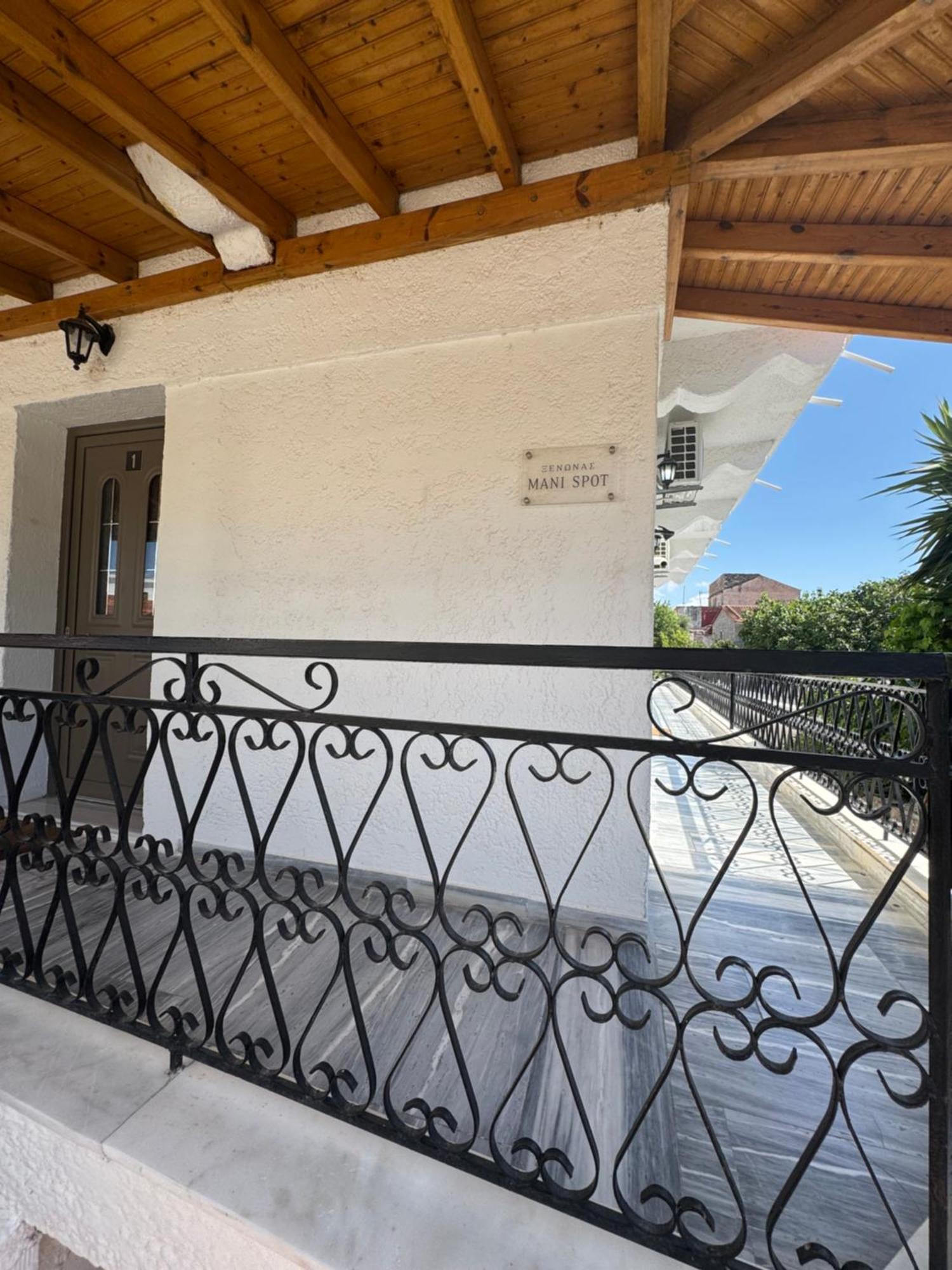 Mani Spot Hotel Areopoli Exterior photo
