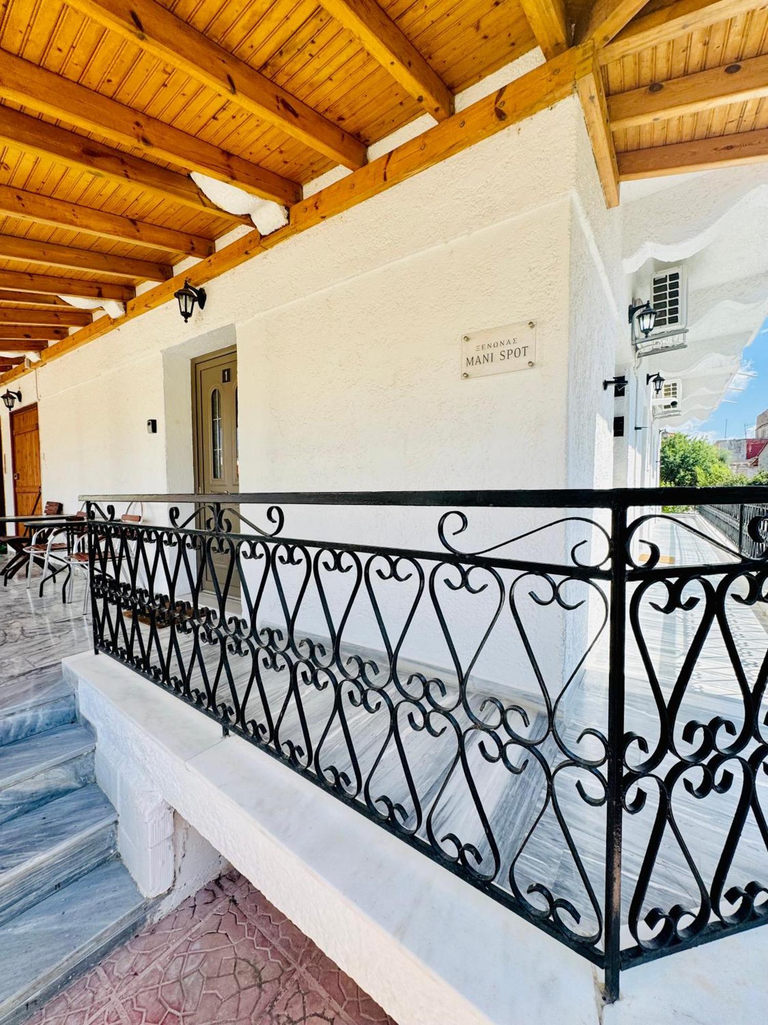 Mani Spot Hotel Areopoli Exterior photo